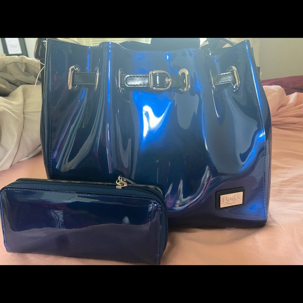 New Beijo bag and wallet, comes with a dust bag.